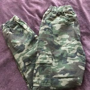 Camo Joggers size XL (Fits like a L)
